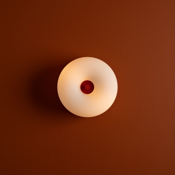 Minimalistische Wandleuchte TORO WALL S in Korallenrot, Design: Kabo&Pydo