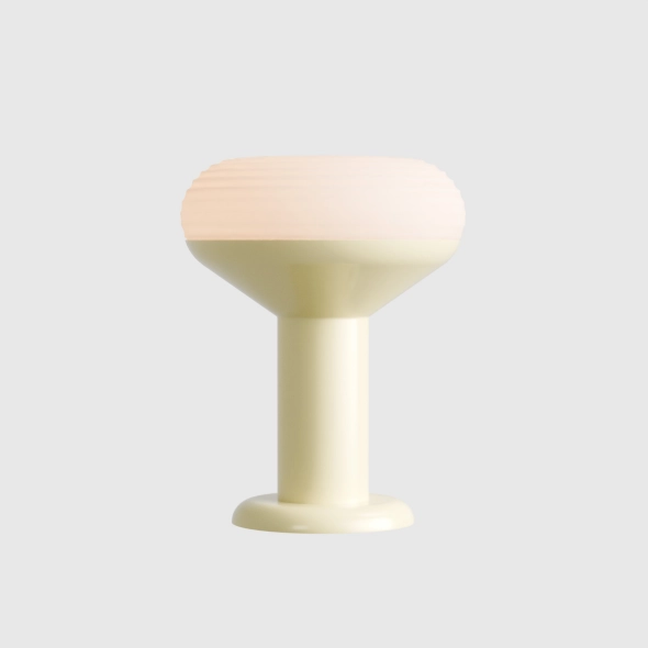 Lampada da comodino TORO TABLE 2, giallo burro – design di Kabo&Pydo