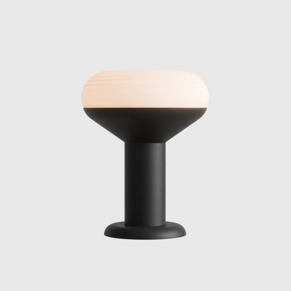 Lampada da comodino TORO TABLE 2 Deep Black, disegnata da Kabo&Pydo