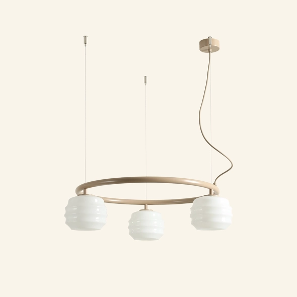 Okrągła lampa wisząca 3-płomienna w beżowym kolorze ze szklanymi kloszami PUFF 3 RING BEIGE