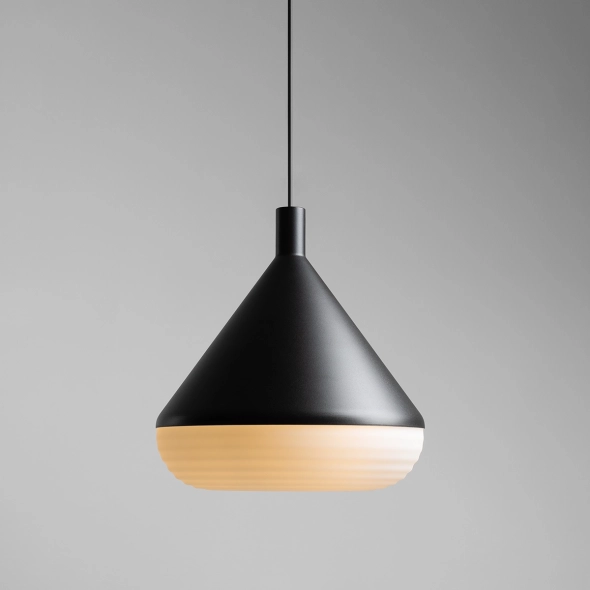 Große Hängeleuchte TORO Tiefschwarz, Design: Kabo&Pydo (ø 28)