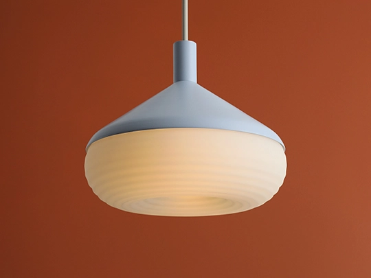 Lampada a sospensione ampia TORO "Pure Blue", design di Kabo&Pydo (ø28)