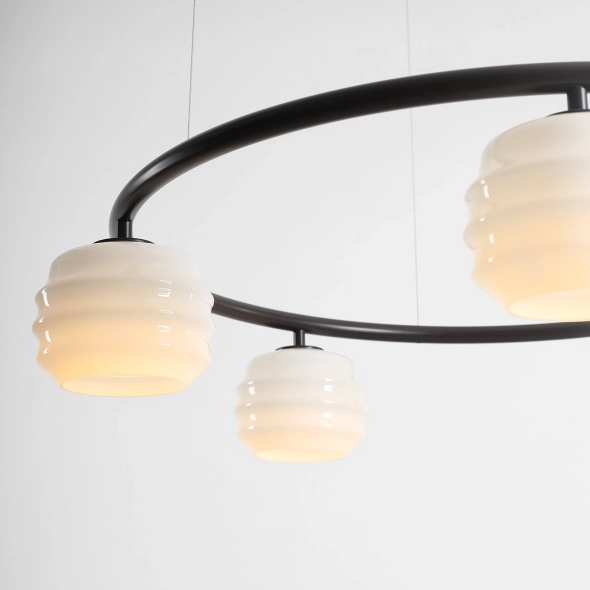 Okrągła lampa wisząca 5-płomienna w kolorze mokka ze szklanymi kloszami PUFF 5 RING MOKKA