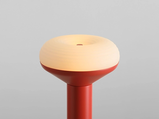 Lampada da terra minimalista TORO FLOOR (Rosso Corallo), disegnata da Kabo&Pydo.