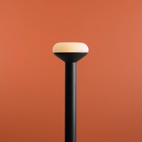 Minimalistyczna lampa stojąca TORO FLOOR DEEP BLACK proj. Kabo&Pydo