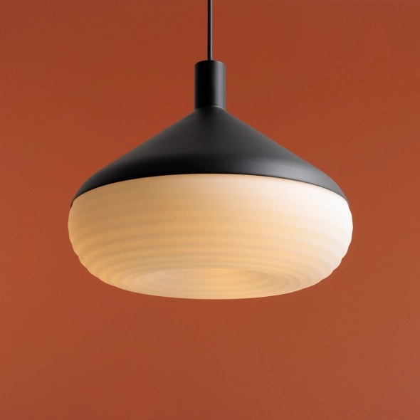 Szeroka lampa wisząca TORO GŁĘBOKA CZERŃ proj. Kabo&Pydo (ø28)