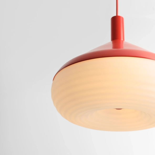 Szeroka lampa wisząca TORO CORAL RED proj. Kabo&Pydo (ø28)