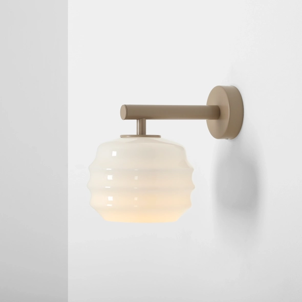 Nowoczesny kinkiet w beżowym kolorze ze szklanym kloszem PUFF WALL BEIGE